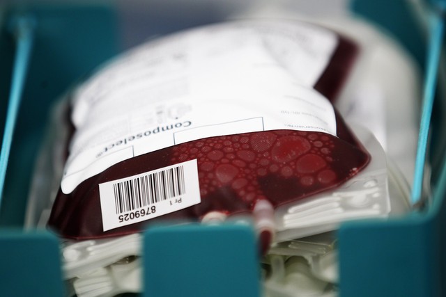  Công ty Ambrosia hiện đang tìm kiếm 600 người nhằm mục đích thử nghiệm lâm sàng cho các tình nguyện viên sẽ phải trả hàng ngàn USD để nhận được 1,5 lít máu từ một người hiến máu có độ tuổi từ 16-25 tuổi trong vòng 2 ngày. 