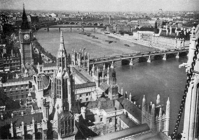  Khu Westminster thuộc London cuối những năm 1920. 