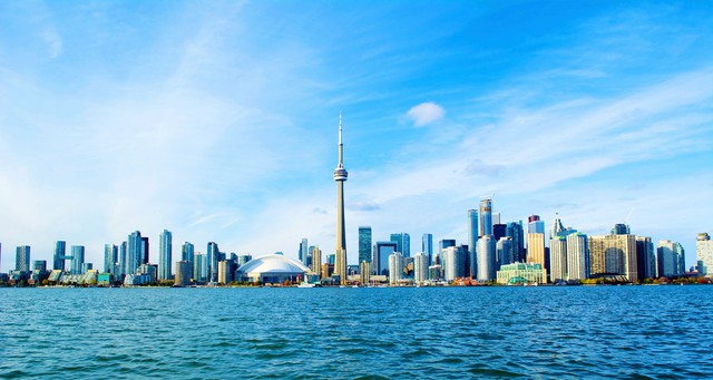  Đến nay thành phố này chứa đầy những công trình kiến trúc đầy tham vọng như CN Tower và Rogers Center. 