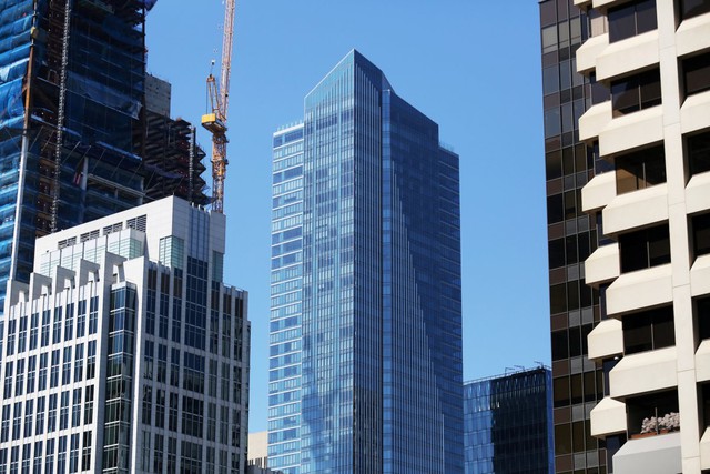  Tòa nhà Salesforce Tower (bên trái) cùng với Millennium Tower ở San Francisco, California. 