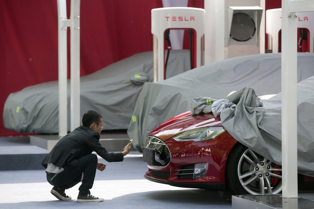  Một chiếc Tesla tại thị trường Trung Quốc. 