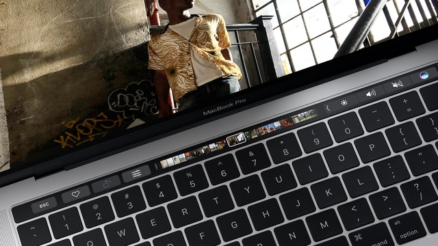  MacBook Pro mới giúp Apple quay lại cuộc đua. 