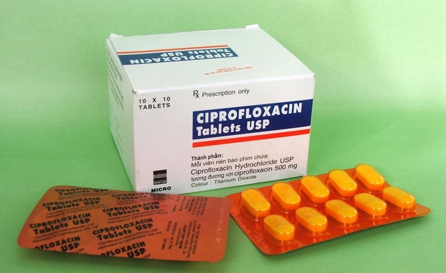 Ciprofloxacin, một loại kháng sinh trường thấy thuộc lớp fluoroquinolone 