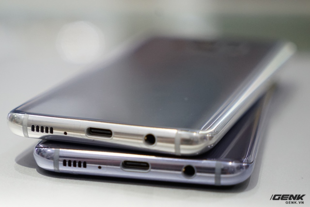 Phần viền kim loại bao quanh được mạ bóng hơn khá nhiều so với Galaxy S7 năm ngoái 