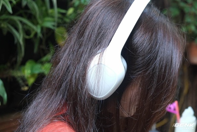  Kích thước nhỏ của earcup khiến cho phần da của Mi Comfort Headphone tiếp xúc vào vành tai của người nghe, tạo cảm giác bí bách trong thời gian dài 