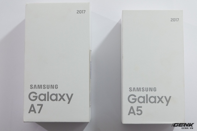  Galaxy A5 & A7 2017 có cách đóng hộp tương tự bản 2016, chỉ thêm số 2017 ở góc trên bên phải 
