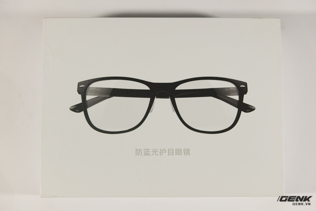  Mặt trước của hộp chiếc kính Roidmi là hình ảnh của sản phẩm 