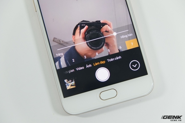  Thế mạnh của Oppo F1s 2017 tiếp tục nằm ở khả năng selfie với camera trước 16MP và bộ công cụ làm đẹp 