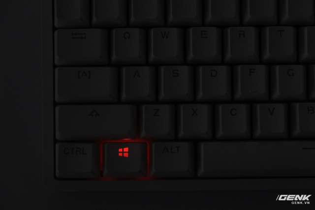  Còn với phím Windows, nó sẽ phát ánh sáng đỏ khi chế độ khóa phím Windows được kích hoạt (để tránh bị thoát khỏi game) 