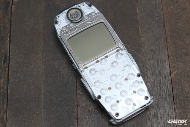  Tiện đây, hãy cùng chiêm ngưỡng thiết kế bên trong của Nokia 3310. 