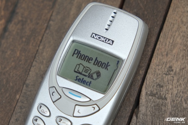  Màn hình của Nokia 3310 đơn sắc, độ phân giải 84x48 và có thể hiển thị tối đa 5 dòng. Fun fact: có lẽ một icon trên chiếc smartphone của bạn còn có độ phân giải cao hơn cả màn hình của Nokia 3310 