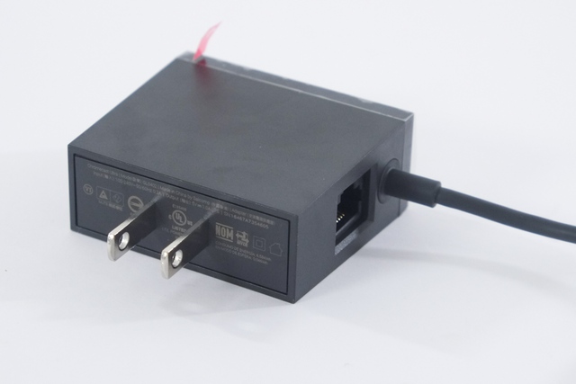  Adapter nguồn của Chromecast Ultra được tích hợp sẵn cổng Ethernet 