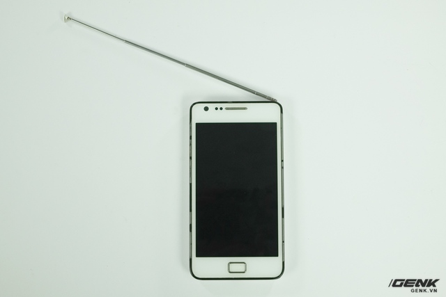  Một yếu tố khác mà Samsung cũng đã loại bỏ trong các thế hệ Galaxy S gần đây là... anten. 