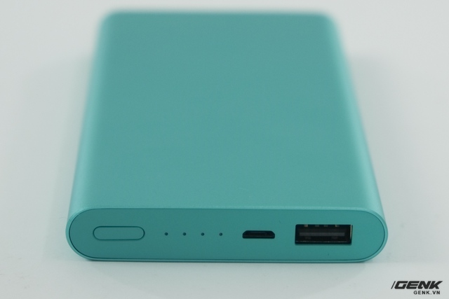  Ngoài màu sắc, viên pin này không có bất kỳ đặc điểm khác biệt nào so với Xiaomi Mi Powerbank 10000mAh Gen 2, bao gồm cả các cổng kết nối 