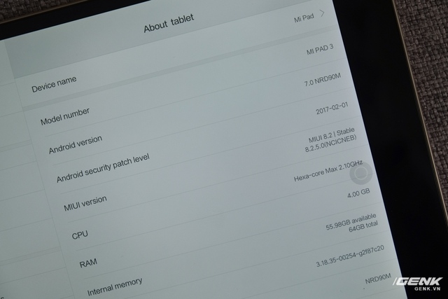  Mi Pad 3 chạy MIUI 8.2 trên nền Android 7.0 Nougat 