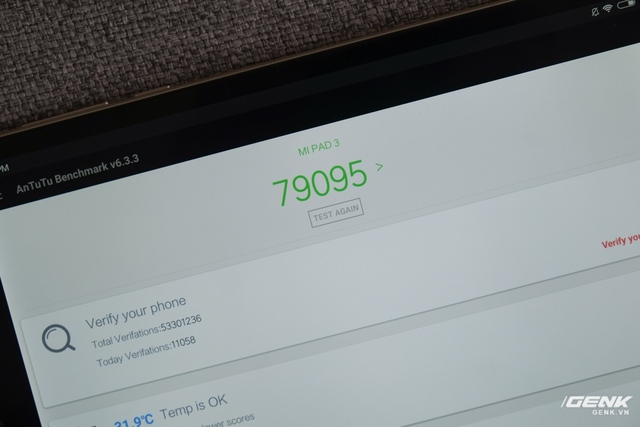  Đánh giá nhanh qua công cụ AnTuTu Benchmark, Mi Pad 3 đạt 79095 điểm. MT8176 có hiệu năng CPU ngang ngửa, tuy nhiên GPU PowerVR GX6250 của nó lại thua kém đôi chút Adreno 510 