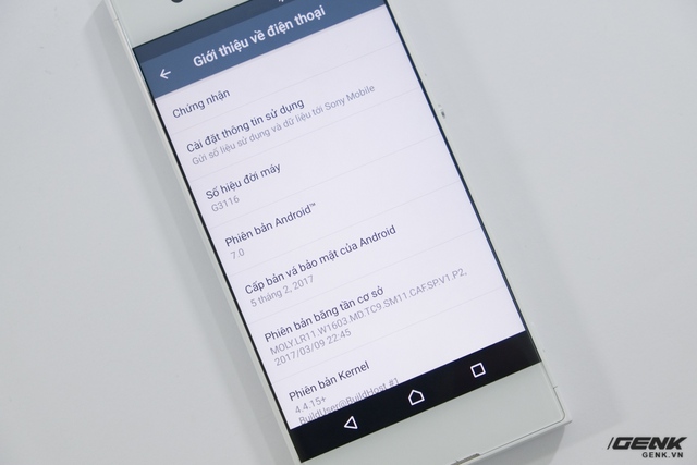  Xperia XA1 là một chiếc máy tầm trung hiếm hoi chạy hệ điều hành Android 7.0 Nougat 