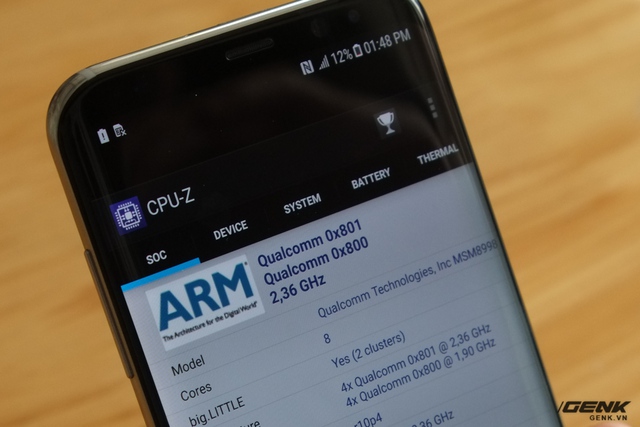  Ngoài ra, nó còn sử dụng con chip Snapdragon 835 so với Exynos 8895 ở thị trường quốc tế. Do con chip này còn mới nên phần mềm CPU-Z chưa thể nhận diện được. 