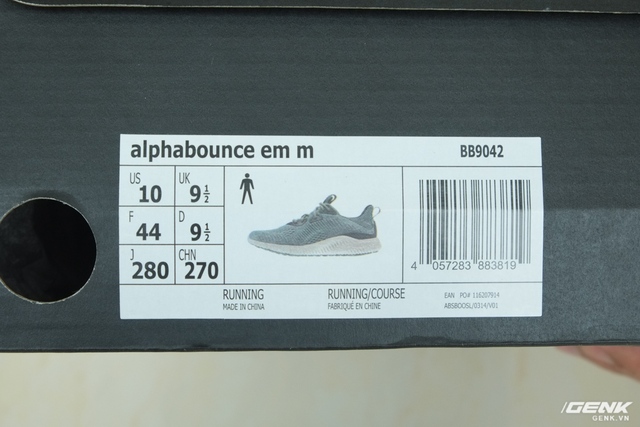  Size 10 US = 9 1/2 UK = 28cm, phiên bản AlphaBounce này được sản xuất tại Trung Quốc chứ không phải Việt Nam 