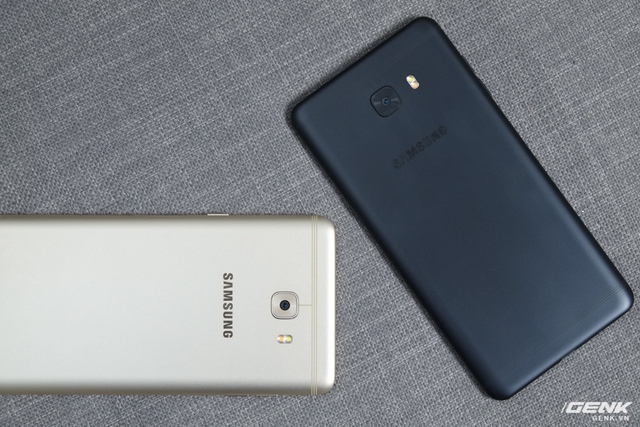  Khác với ngôn ngữ thiết kế được làm bằng kính mà người dùng đã quen thuộc trên các dòng sản phẩm cao cấp của Samsung như Galaxy S hay Note, Galaxy C9 Pro lại được làm bằng kim loại nguyên khối. Máy có hai màu sắc là vàng và đen, trong đó màu đen tại thị trường chính hãng đang gần như không có hàng. 