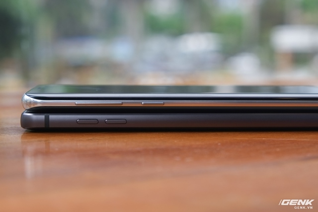  Bên cạnh hai nút tăng giảm âm lượng, Galaxy S8 còn có thêm một nút dành riêng cho trợ lý ảo Bixby​ 