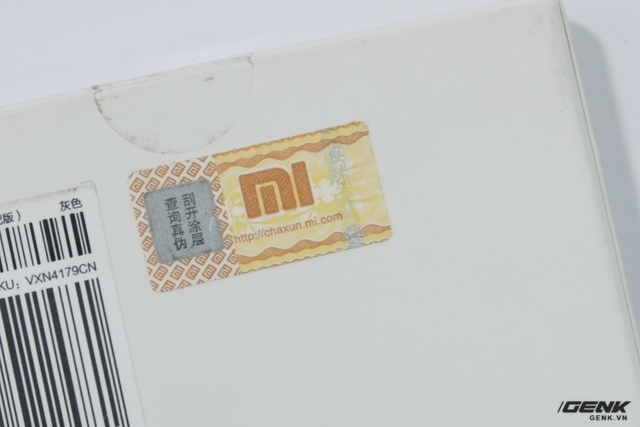  Tem chống hàng giả trên hộp của sạc dự phòng Xiaomi​ 