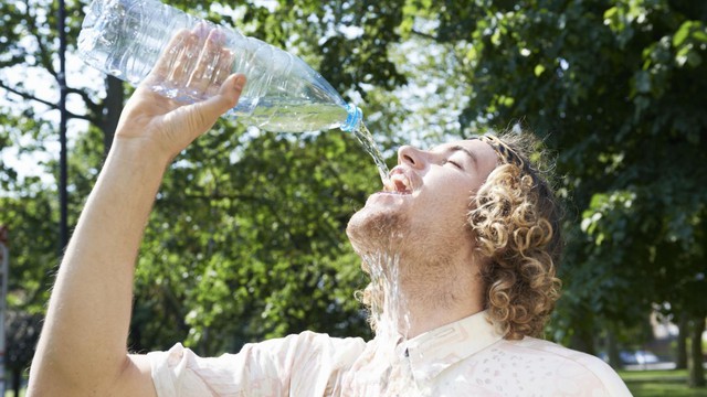 
Trái ngược với niềm tin phổ biến, ăn mặn không khiến chúng ta khát nước
