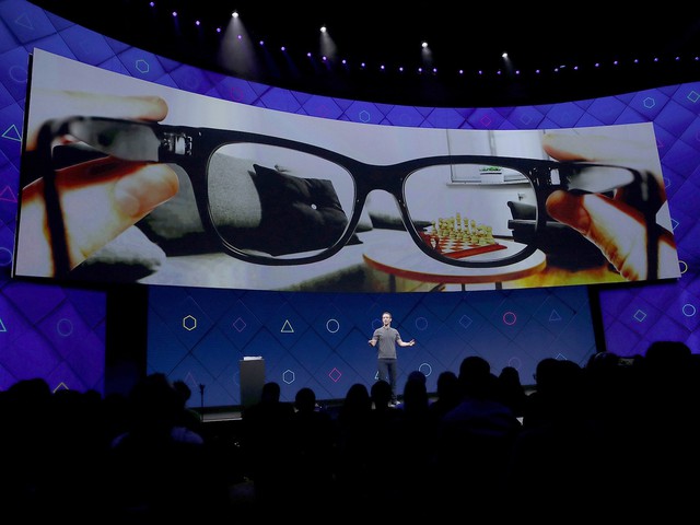  Zuckerberg rất quan tâm tới kính thực tại ảo 
