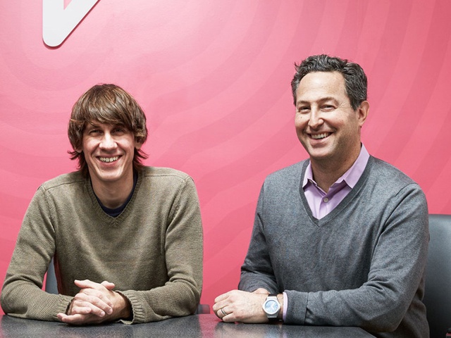  CEO Jeff Glueck (bên phải) và nhà sáng lập Foursquare Dennis Crowley 
