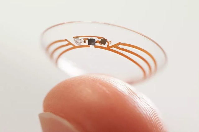  Google cũng đang phát triển các thiết bị theo dõi đường huyết, trong đó có một kính áp tròng thông minh 