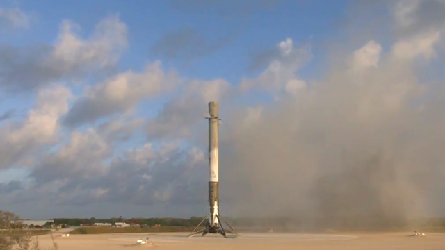  Hệ thống đẩy của Falcon 9 đã xuống mặt đất an toàn. 