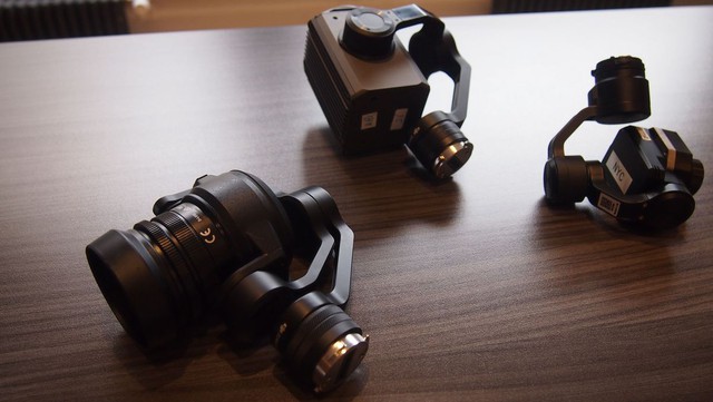  3 cấu hình với 3 tùy chọn về camera, một trong số đó là Camera nhiệt Zenmuse XT. 