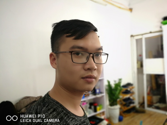  Bên cạnh đó, Huawei P10 còn có chế độ chụp chân dung (Portrait Mode) giống với iPhone 7 Plus. Không chỉ xóa phông, chế độ này còn có một số điều chỉnh về da mặt để đem lại một bức ảnh đẹp hơn. 