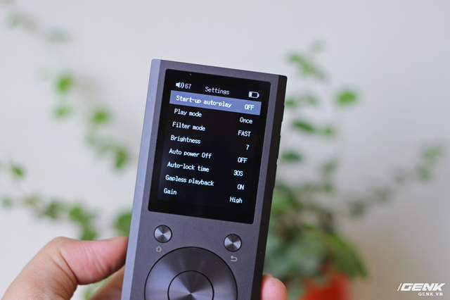  Trong phần cài đặt, bạn có thể thay đổi chế độ chơi nhạc, turn on/off gapless playback, chỉnh mức gain low/high hay lựa chọn filter (3 chế độ Fast/Slow/MP) hợp với gu nhạc của mình. 