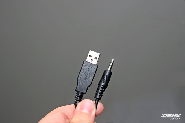  ... và cable kết nối PC (kiêm sạc) chuẩn 3.5mm - USB 