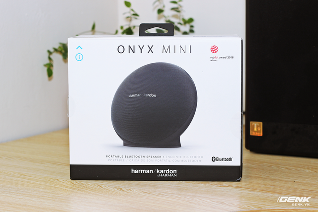  Onyx Mini được đóng hộp gọn gàng & tinh tế. Một thông tin khá thú vị là chiếc loa này đã dành được giải thưởng Reddot Award 2016 