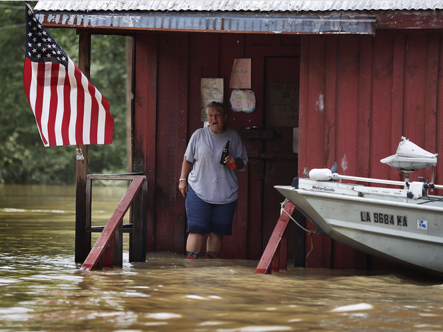  20. Tác phẩm: Louisiana Flooding. Nhiếp ảnh gia: Joe Raedle (Mỹ). Hạng: Chuyên nghiệp. Thể loại: Thời sự 