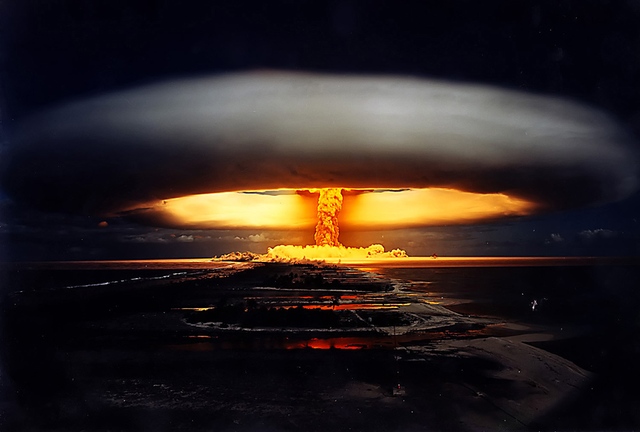  Những quả bom hạt nhân đầu tiên đã tạo ra một lượng phóng xạ có thể theo dõi được trong bầu khí quyển 