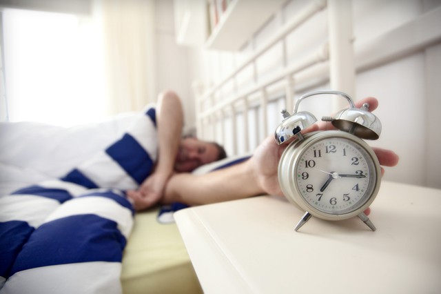  Nghiên cứu có tên Tại sao cú đêm lại thông minh hơn đánh giá xu hướng ngủ của 1.229 tình nguyện viên và phát hiện rằng cú đêm (những người đi ngủ sau 11 giờ tối và ngủ dậy sau 8 giờ) thường có thu nhập cao hơn và một lối sống thoải mái hơn bình thường. 