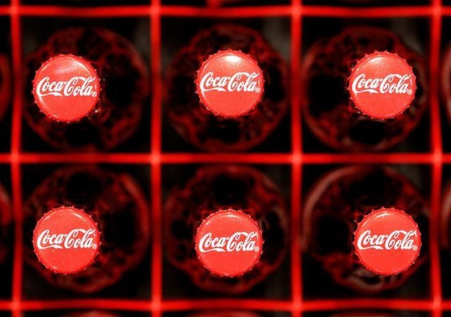  Coca-Cola bị cáo buộc đã sử dụng quảng cáo để đánh lạc hướng người tiêu dùng về tác hại của đồ uống có đường. Ảnh: Reuters. 