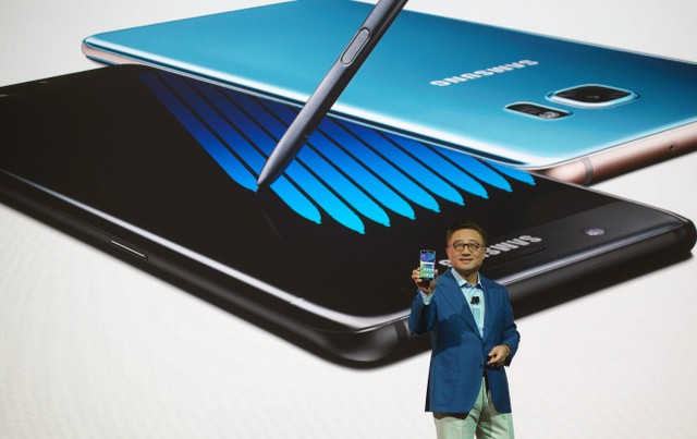  Giám đốc mảng Mobile, ông DJ Koh chia sẽ những biện pháp an toàn của Samsung trong tương lai. 
