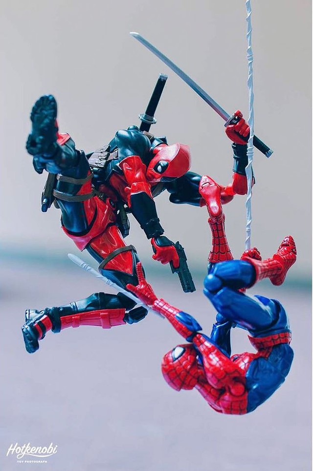  Cảnh Deadpool và Spider Man tay đôi với nhau được lột tả sinh động ở góc chụp không thể tuyệt vời hơn 