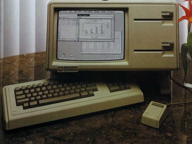  Lisa, chiếc máy tính đầu tiên có giao diện đồ họa GUI. 