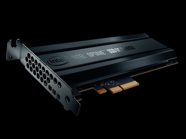  Chiếc ổ cứng Optane của Intel sử dụng bộ nhớ 3D XPoint, có thể được sử dụng như bộ nhớ RAM. 
