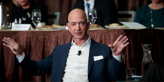  Jeff Bezos đã trở thành tỷ phú giàu thứ 2 trên thế giới. 
