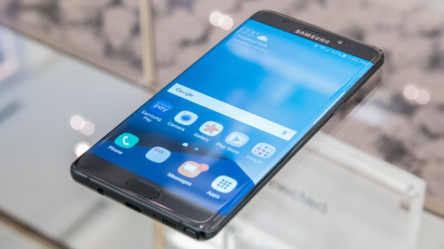  Giữa tháng 10 năm ngoái, Samsung công bố quyết định ngừng bán Note7 trên toàn cầu để khắc phục sự cố. 