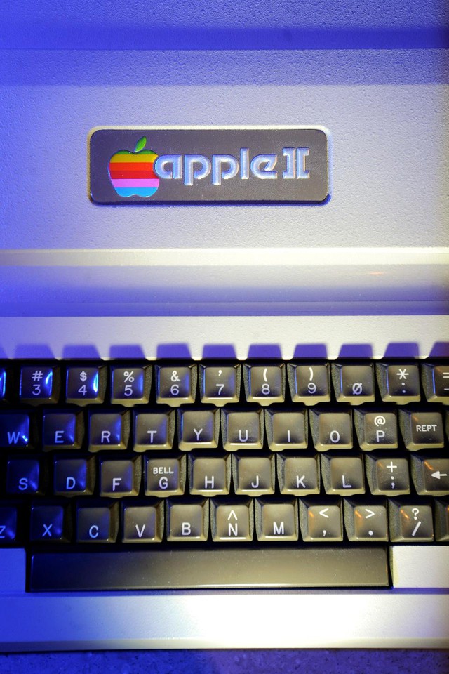 Một chiếc Apple II ra đời năm 1877 hiện đang được trưng bày tại Viện Bảo tàng Lịch sử Máy tính. 