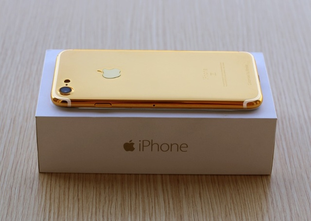  Mặt sau iPhone 7 mạ vàng. 