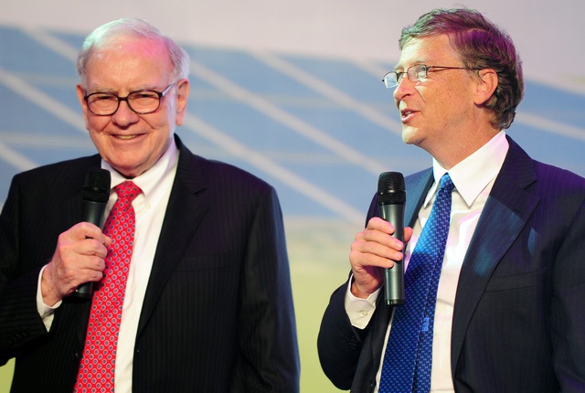Warren Buffett và Bill Gates đều yêu thích việc đọc sách mỗi ngày.