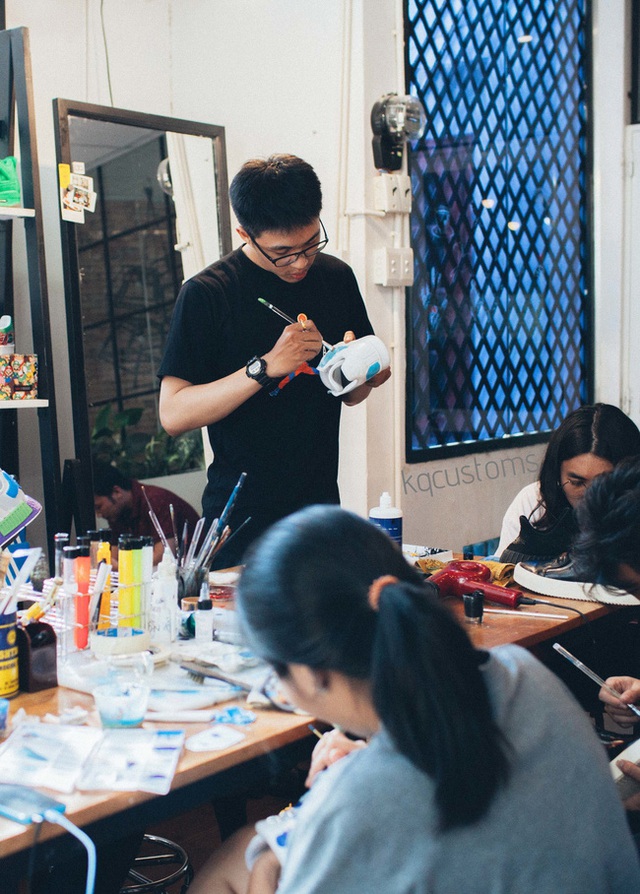  Kiệt Quách - anh chàng 9x người Sài Gòn đang thổi hồn cho rất nhiều sneaker của bạn trẻ Việt 